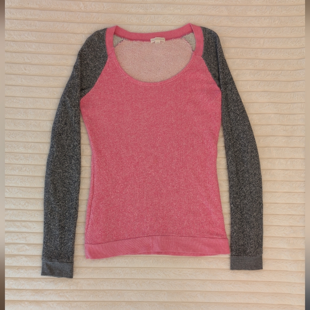🩷 5/$25 -Pink and Gray Women's Sweater
